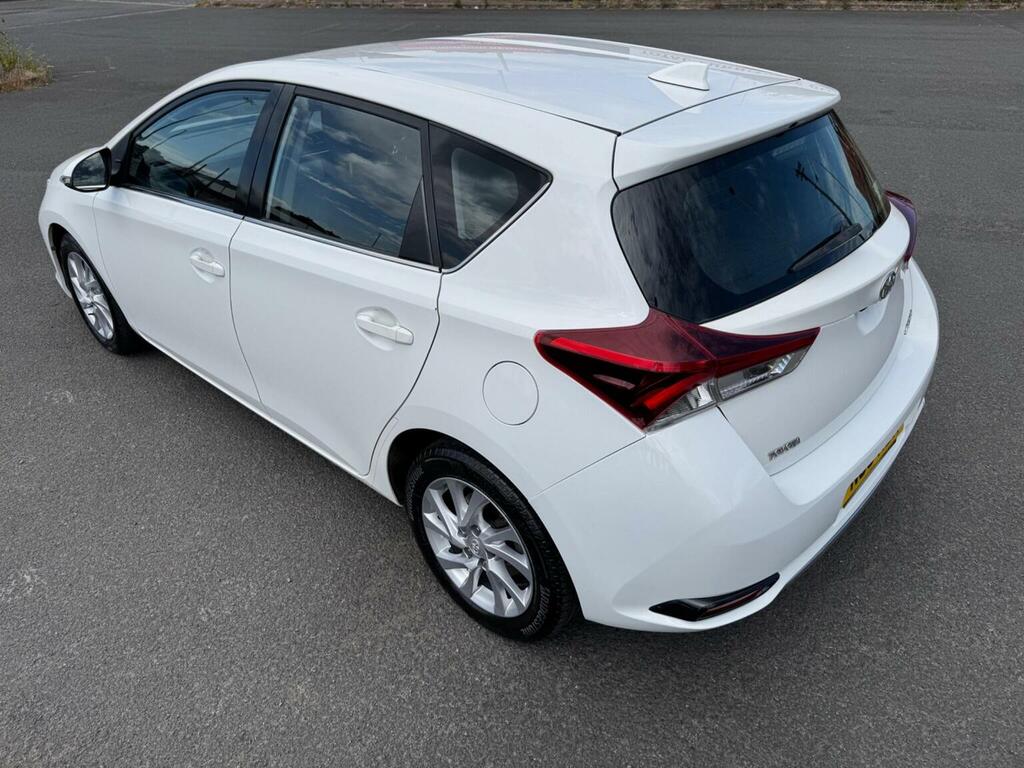 Toyota Auris 1.6 D-4d Business Edition Euro 6 Ss White #2