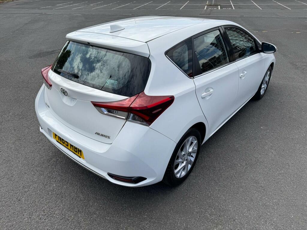 Toyota Auris 1.6 D-4d Business Edition Euro 6 Ss White #4