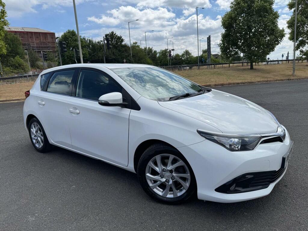 Toyota Auris 1.6 D-4d Business Edition Euro 6 Ss White