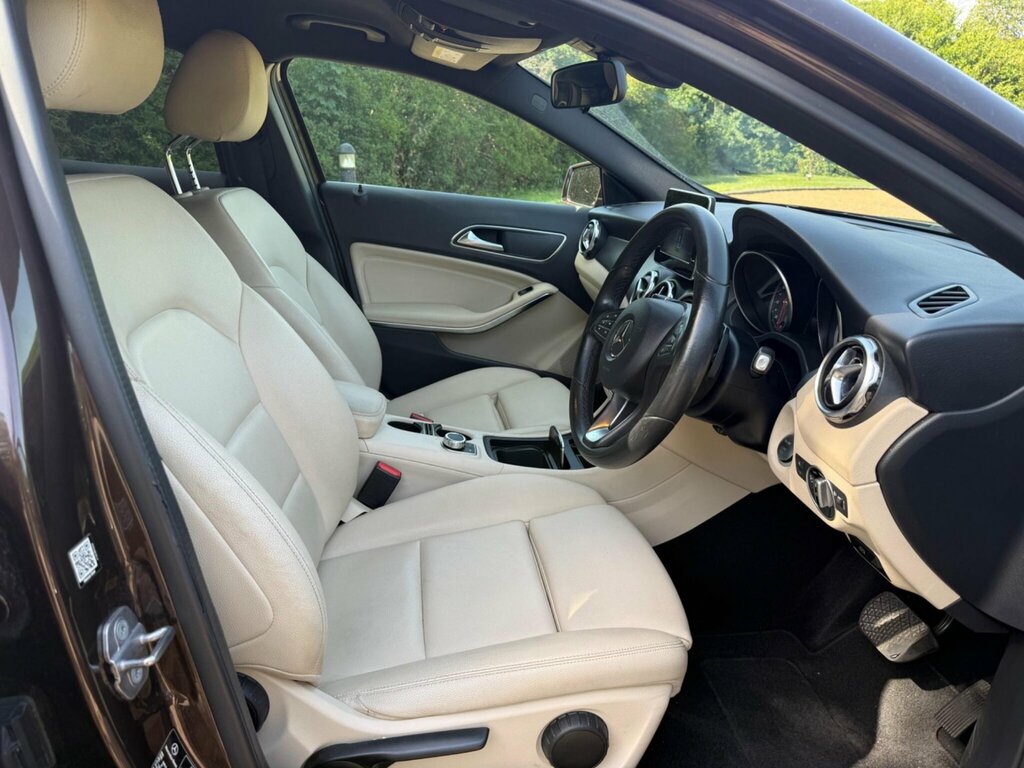 Mercedes-Benz GLA Class Gla 200 Sport Premium D 4Matic Red #13