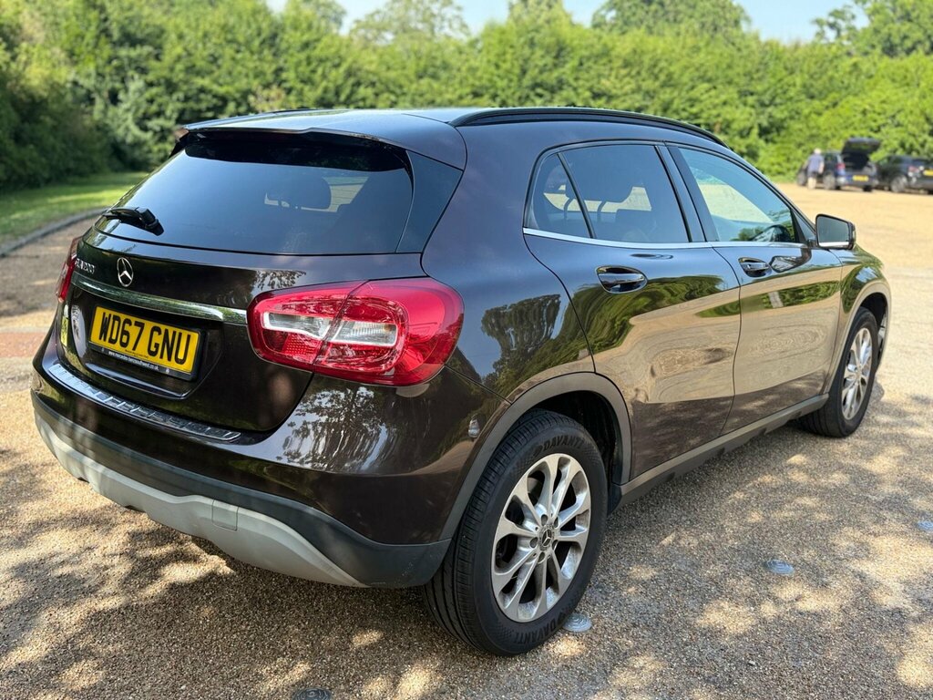 Mercedes-Benz GLA Class Gla 200 Sport Premium D 4Matic Red #10