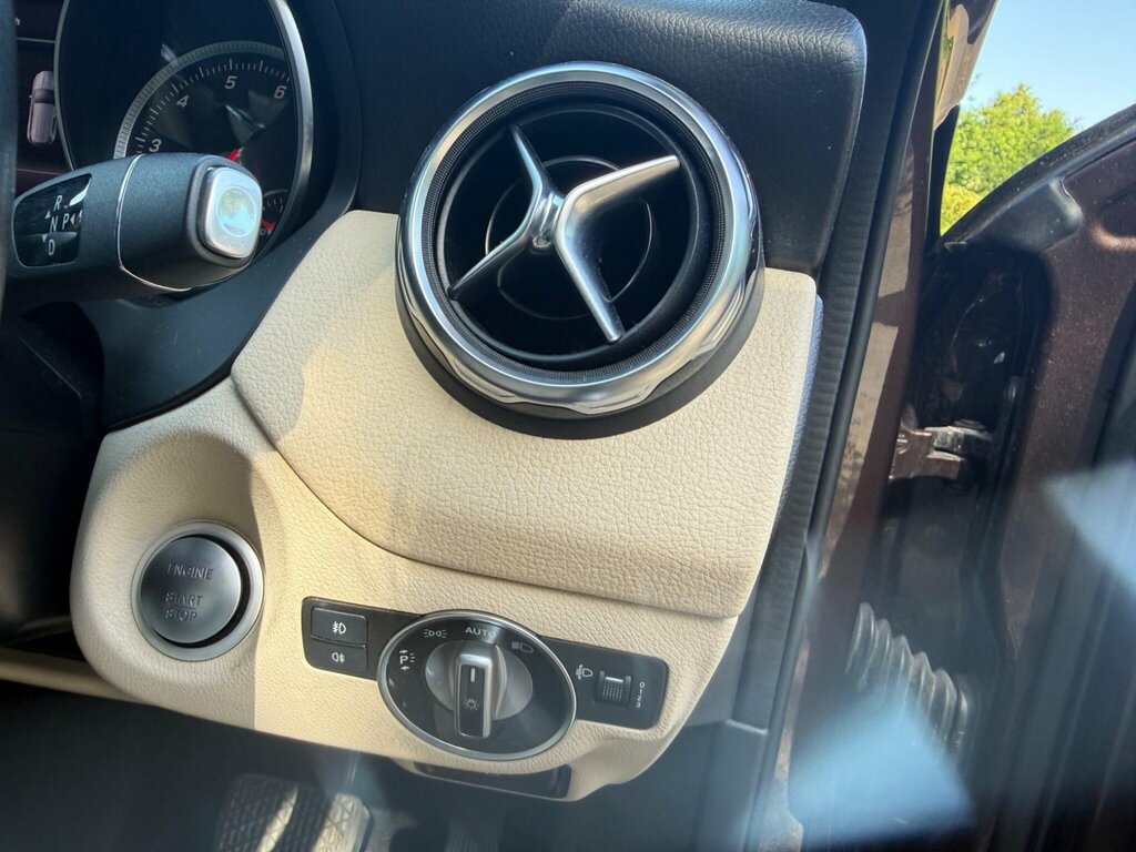 Mercedes-Benz GLA Class Gla 200 Sport Premium D 4Matic Red #28