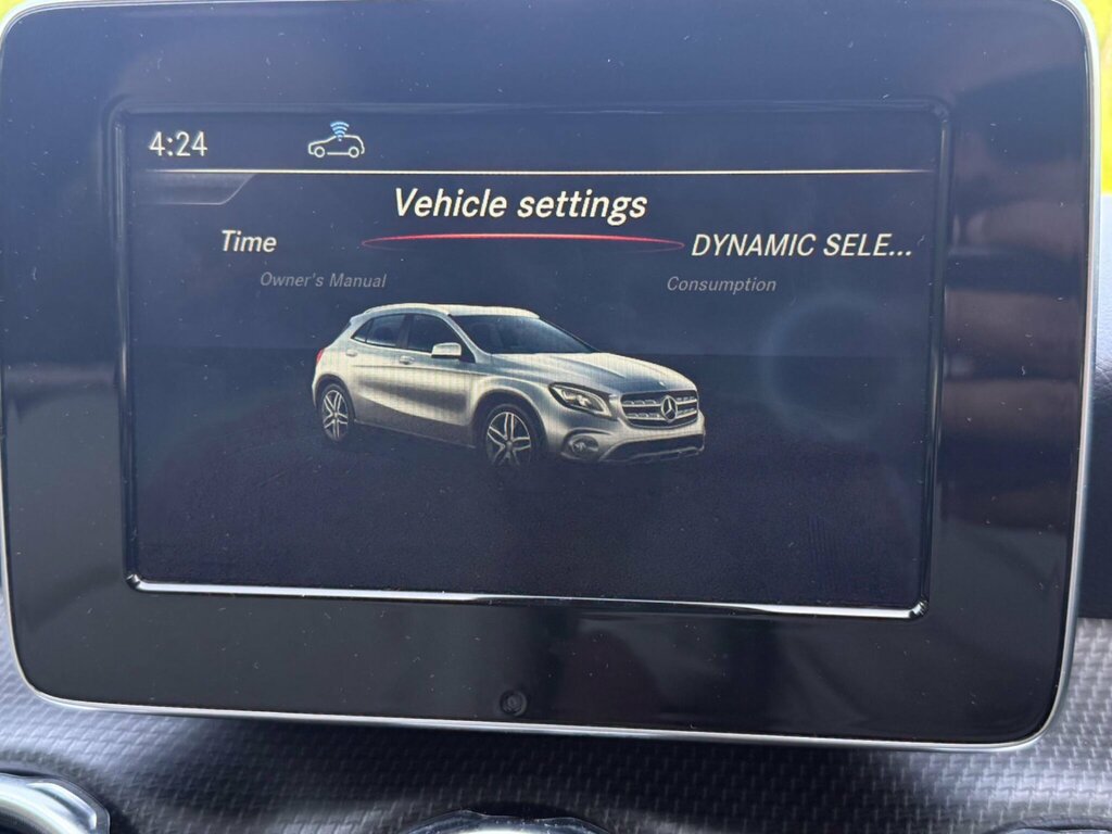 Mercedes-Benz GLA Class Gla 200 Sport Premium D 4Matic Red #24