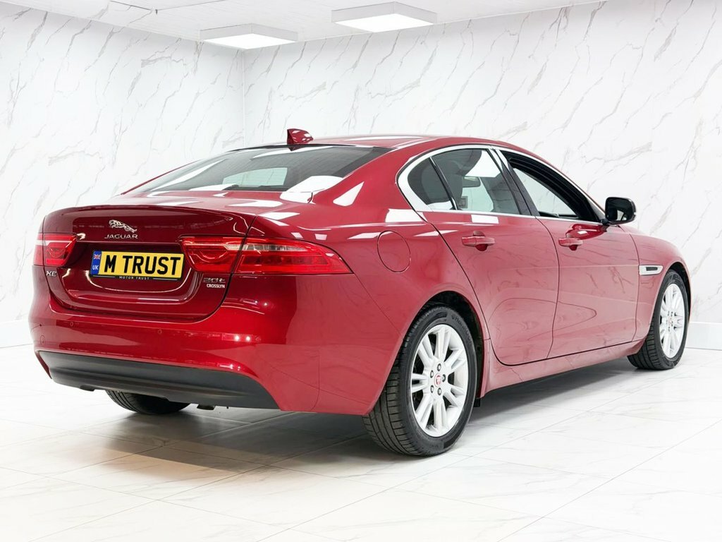 Jaguar XE 2L Prestige Red #6