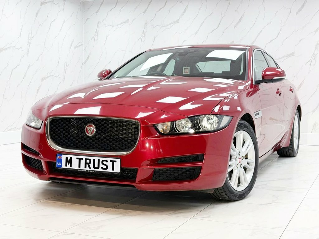Jaguar XE 2L Prestige Red #4