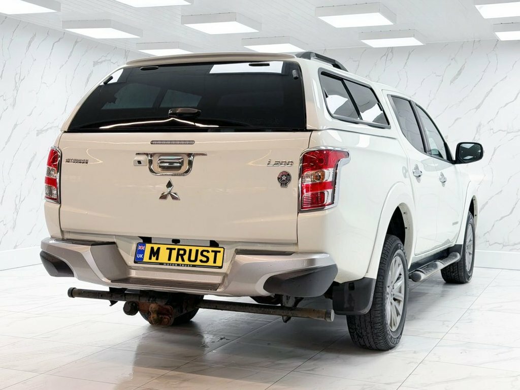 Mitsubishi L200 2.4L Dc Barbarian White #6