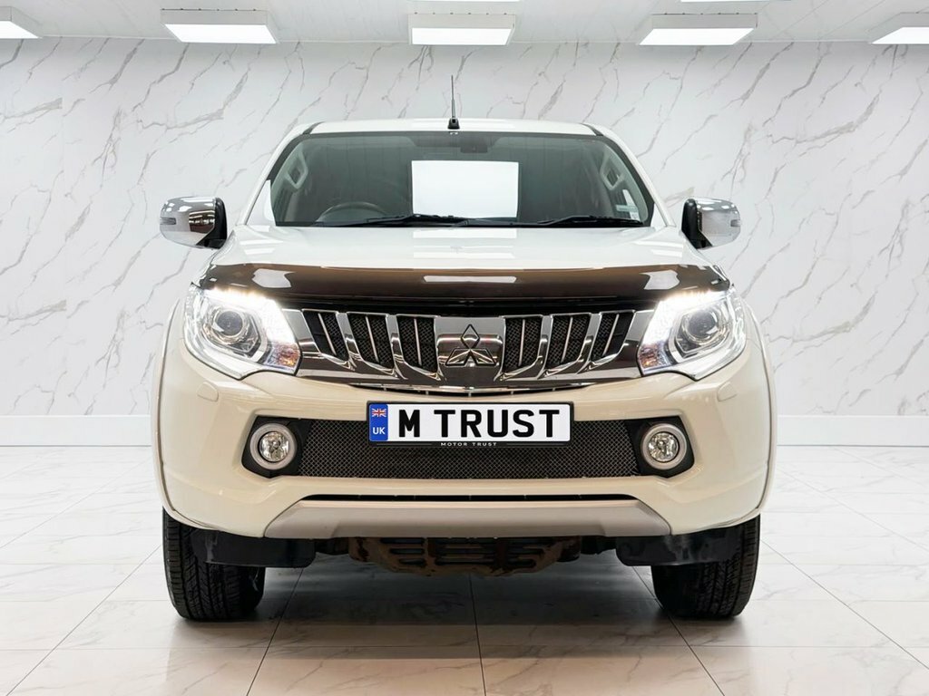 Mitsubishi L200 2.4L Dc Barbarian White #3