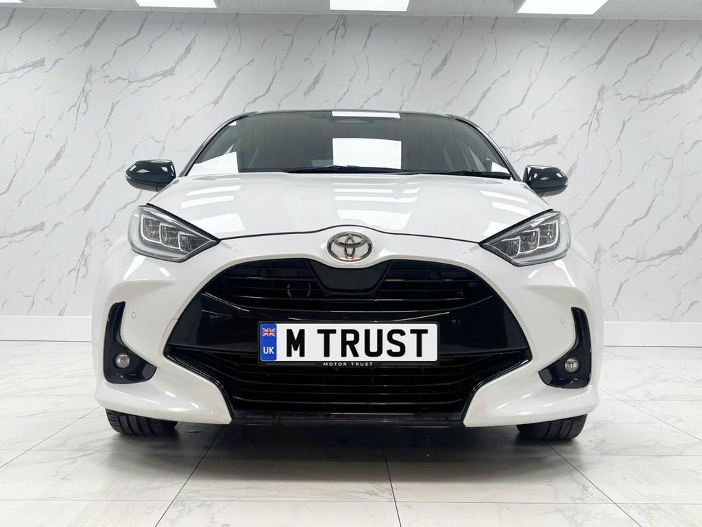 Toyota Yaris 1.5L Premiere Edition LR24HGM White #3