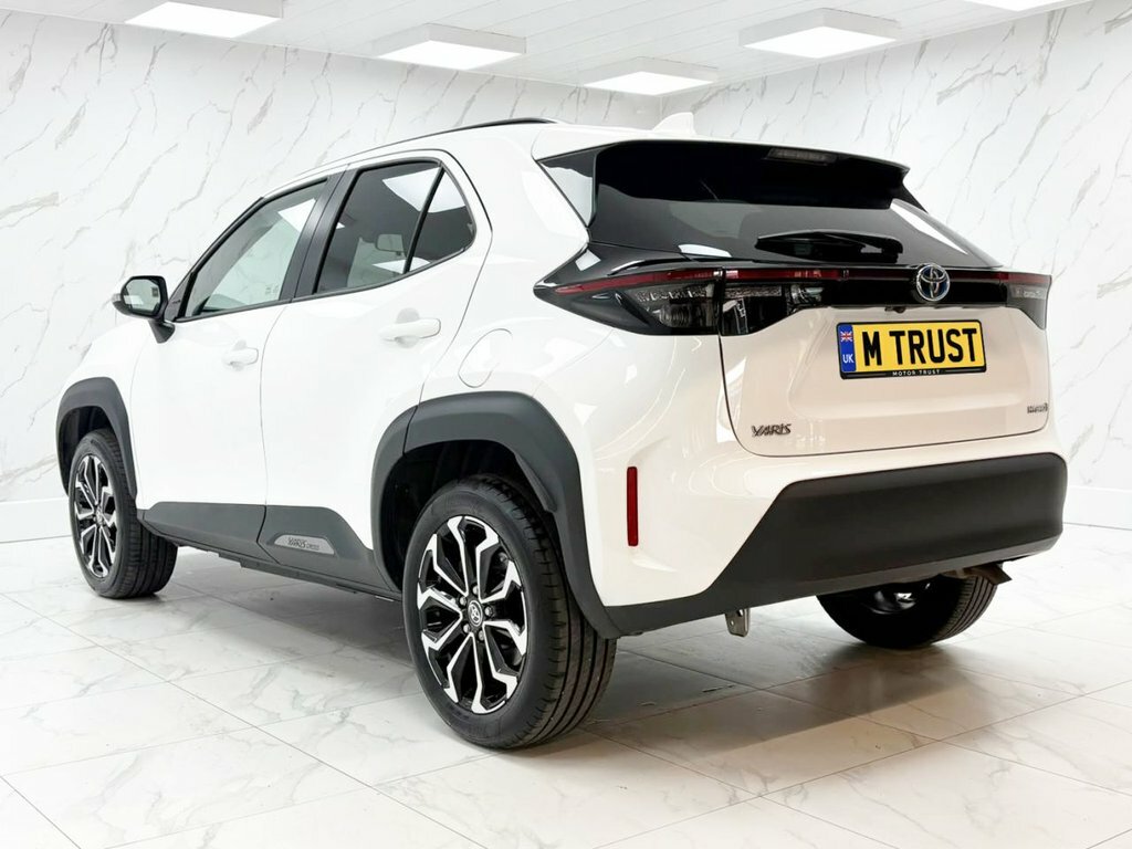 Toyota Yaris Cross 1.5L Design NA24HMX White #6