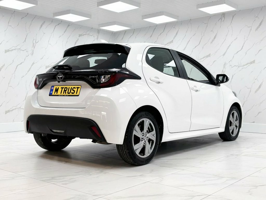 Toyota Yaris 1L Icon PF24FEX White #6