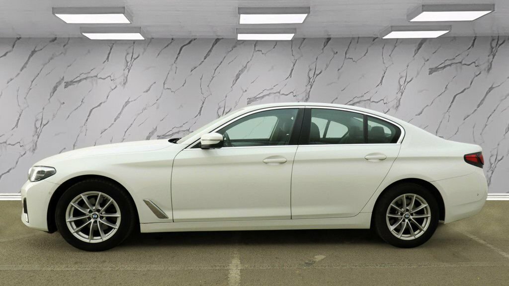 BMW 5 Series 2L Se White #6
