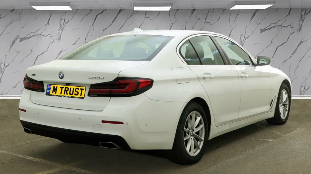 BMW 5 Series 2L Se White #4