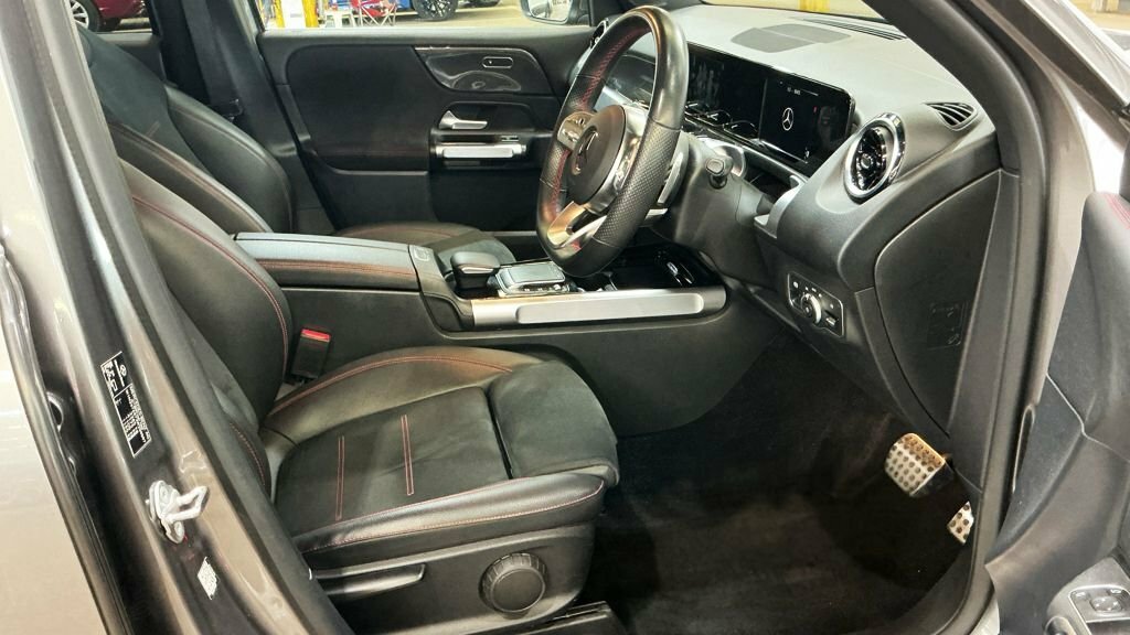 Mercedes-Benz GLB Class Glb 200 Amg Line Premium Black #9