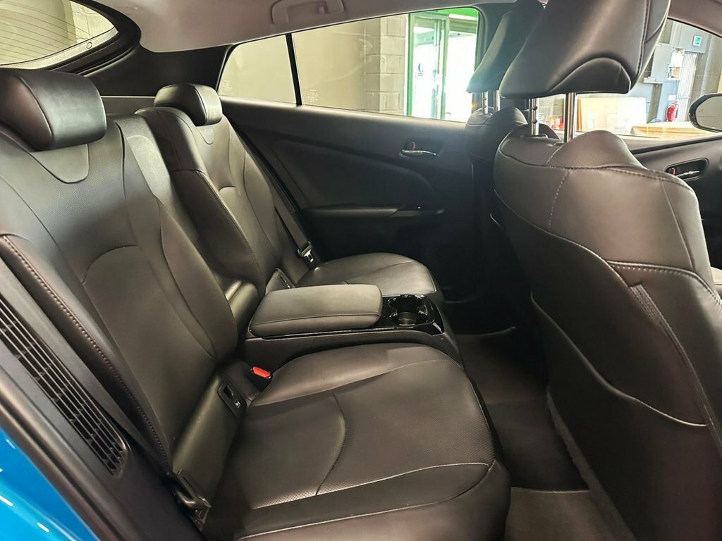 Toyota Prius Hatchback Black #20