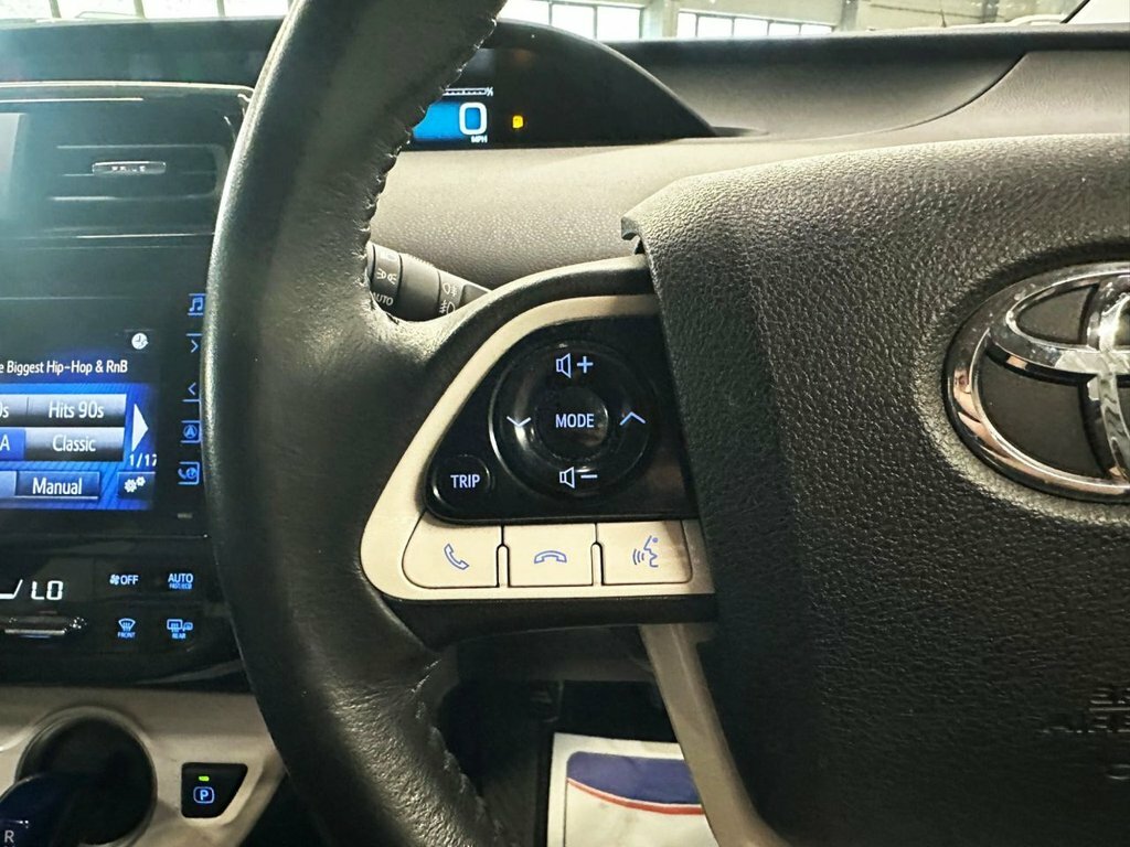 Toyota Prius Hatchback Black #15