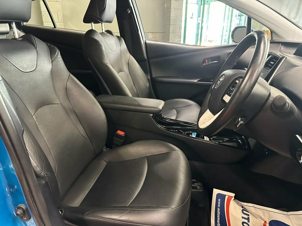 Toyota Prius Hatchback Black #19