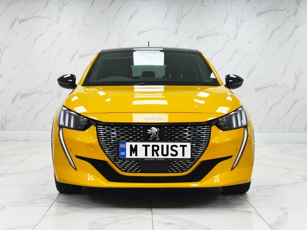 Peugeot 208 1L Gt AF73YAW Yellow #2