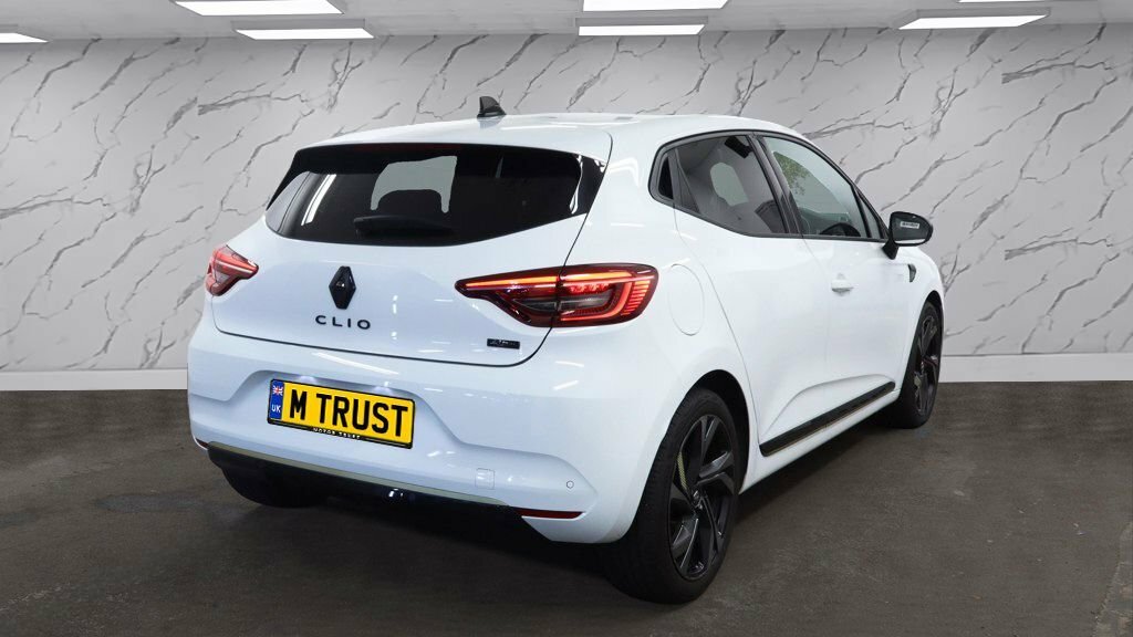 Renault Clio 1.6L E-tech Engineered White #3