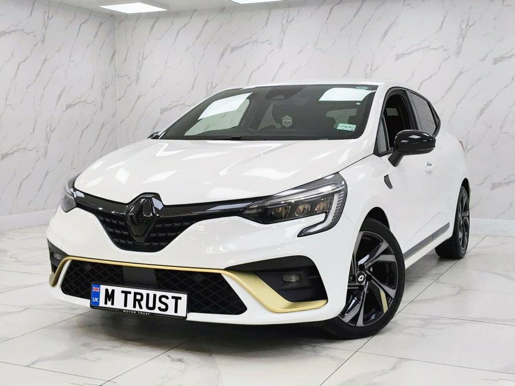 Renault Clio 1.6L E-tech Engineered White
