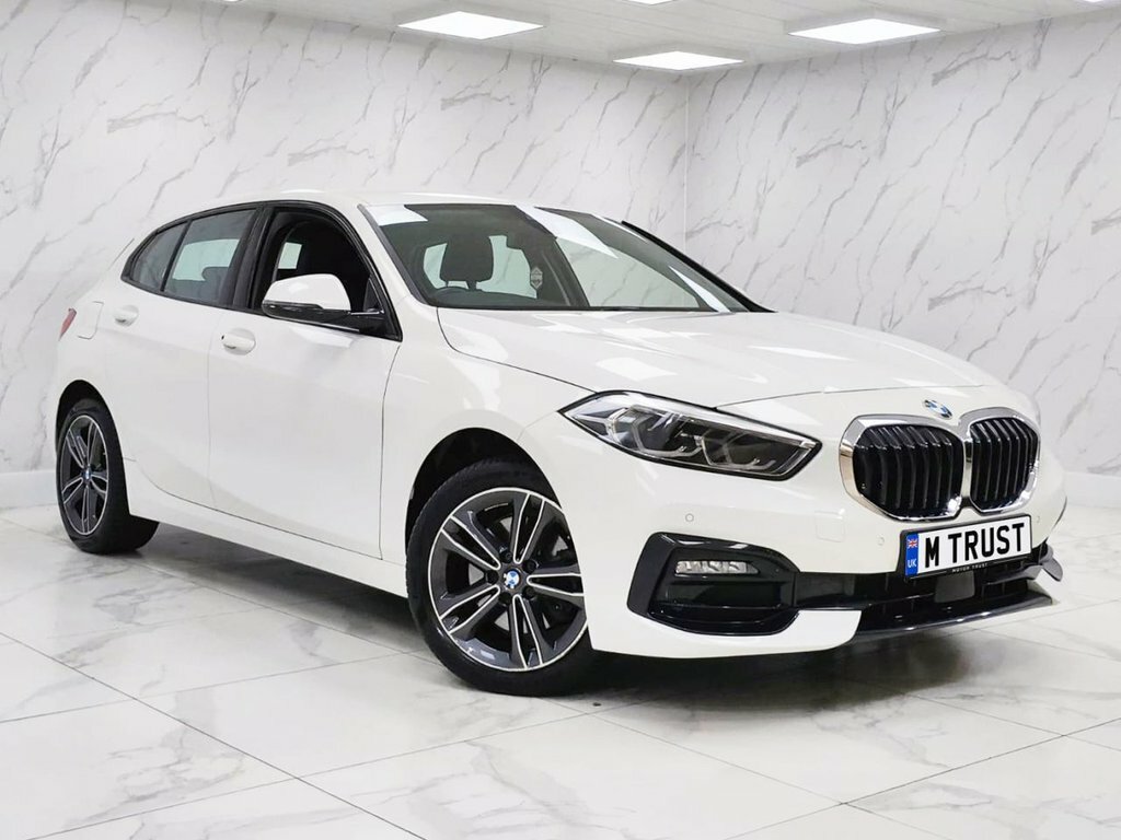 BMW 1 Series 1.5L Sport LJ73DBA White #4