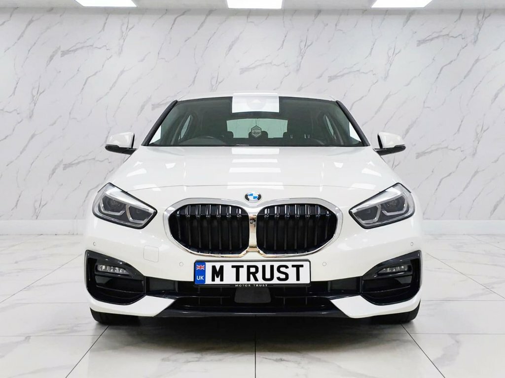 BMW 1 Series 1.5L Sport LJ73DBA White #3