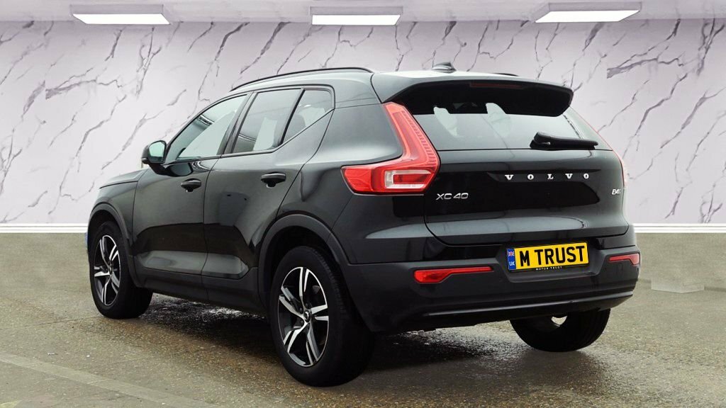 Volvo XC40 2L Plus Black #3