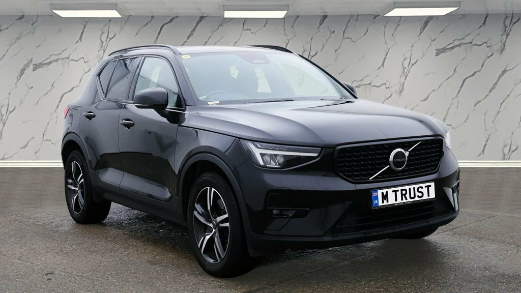 Volvo XC40 2L Plus Black #2