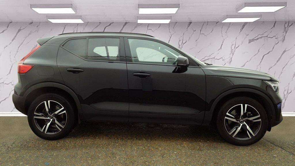 Volvo XC40 2L Plus Black #5