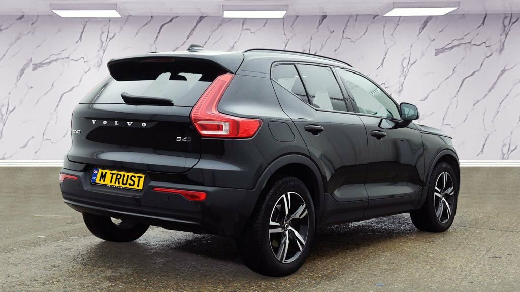 Volvo XC40 2L Plus Black #4