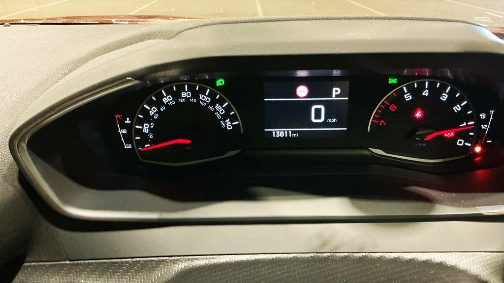 Peugeot 2008 1.2 Puretech Allure White #8