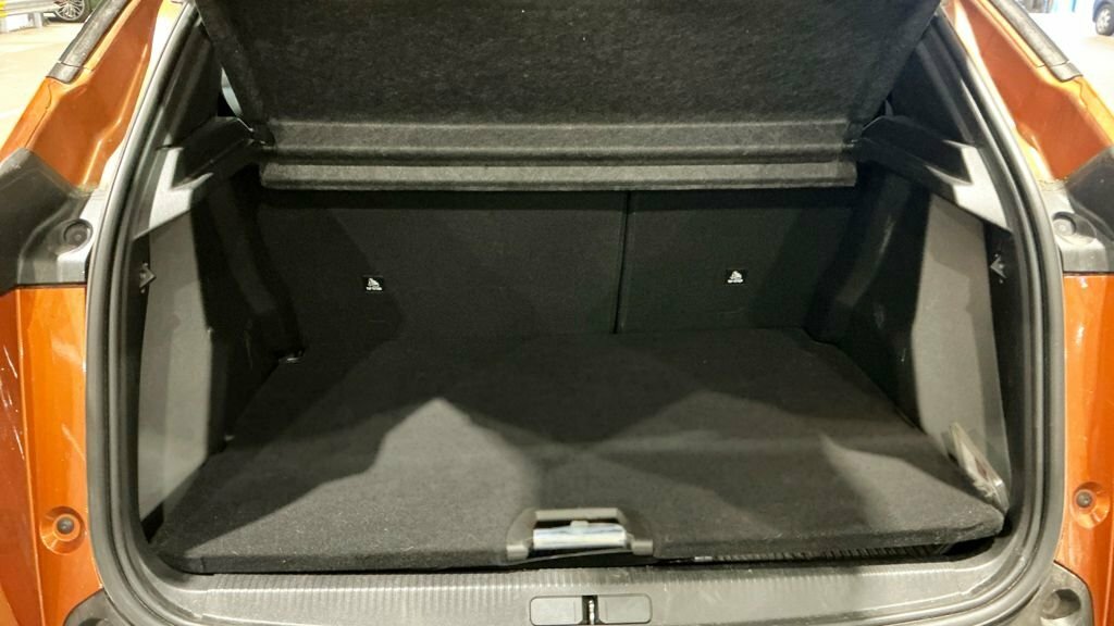 Peugeot 2008 1.2 Puretech Allure White #11