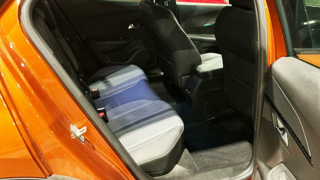 Peugeot 2008 1.2 Puretech Allure White #10