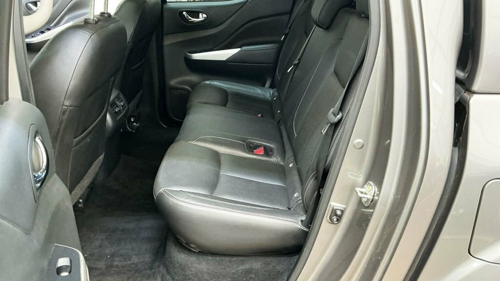 Nissan Navara Dci Tekna Shr Dcb Grey #10