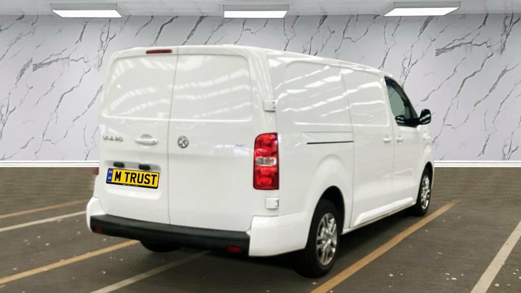 Vauxhall Vivaro 1.5L Sportive White #4
