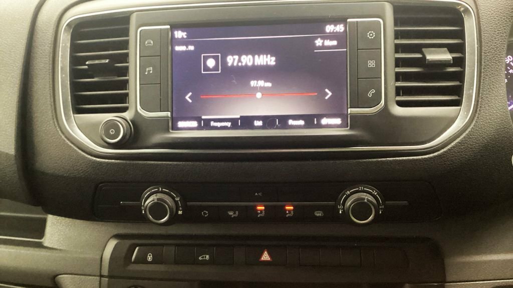 Vauxhall Vivaro 1.5L Sportive White #6