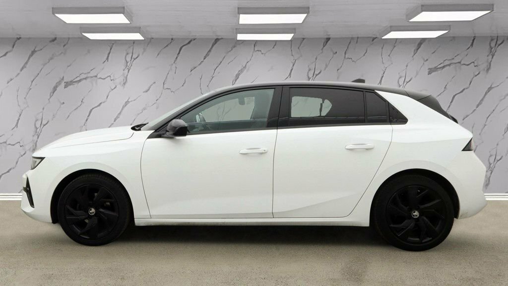 Vauxhall Astra 1.2L Gs White #6