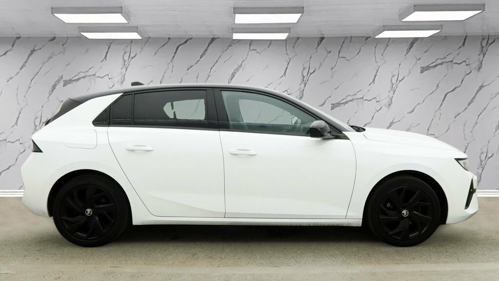 Vauxhall Astra 1.2L Gs White #5