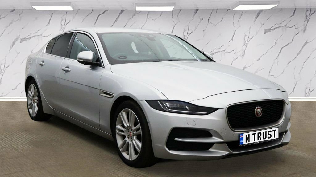 Jaguar XE 2L Se Silver #2