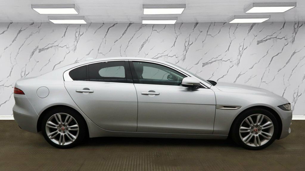 Jaguar XE 2L Se Silver #5