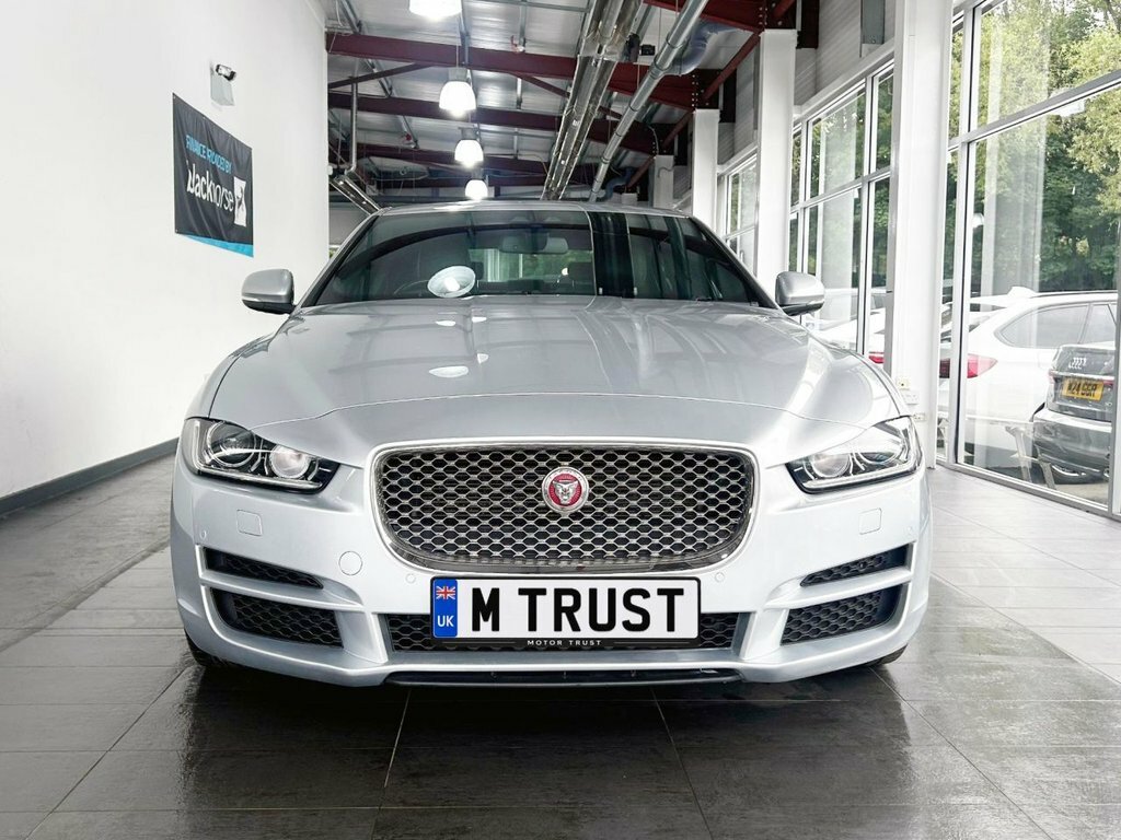 Jaguar XE 2L Portfolio GY18UOB Silver #3
