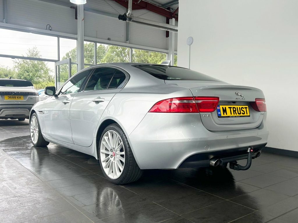 Jaguar XE 2L Portfolio GY18UOB Silver #6