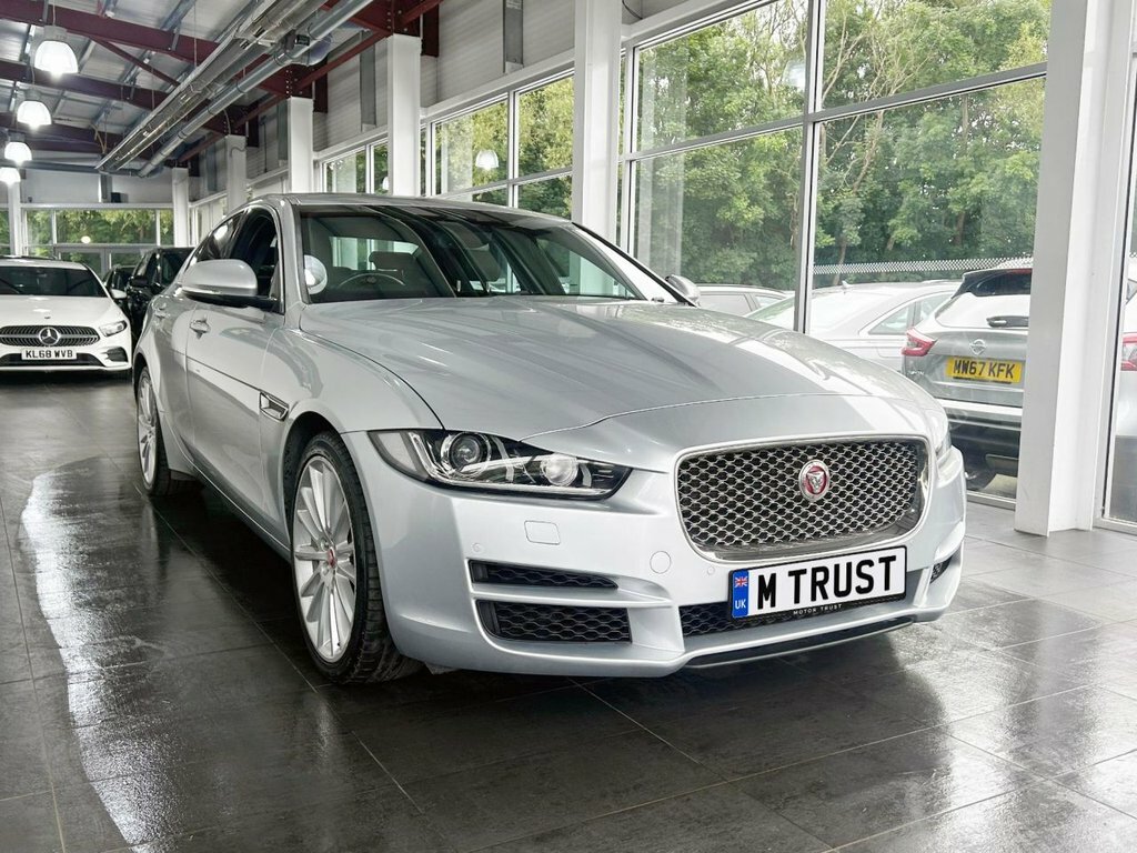 Jaguar XE 2L Portfolio GY18UOB Silver #2