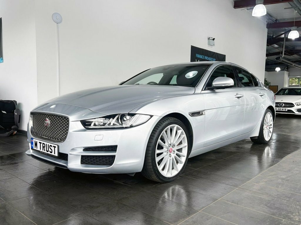 Jaguar XE 2L Portfolio GY18UOB Silver #5