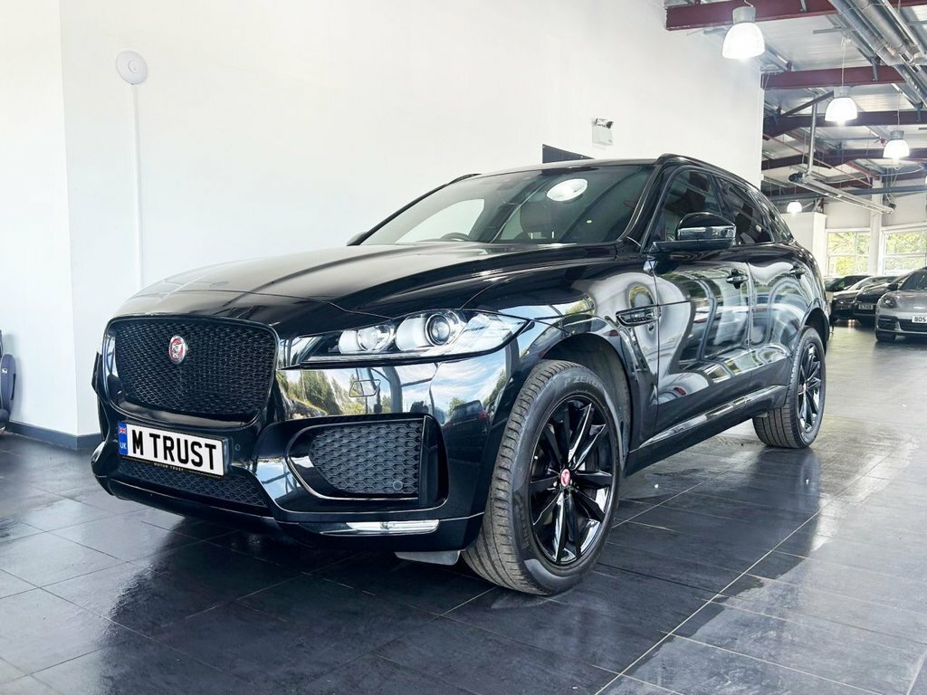 Jaguar F-Pace 2L Chequered Flag RV20WRL Black #5