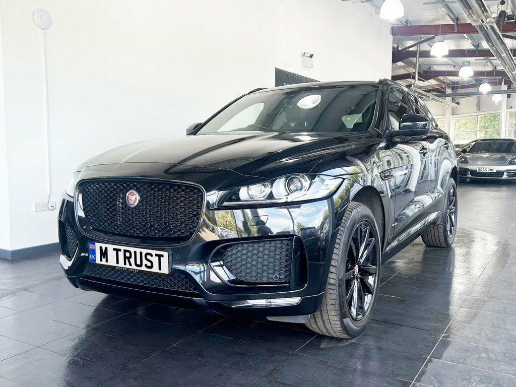 Jaguar F-Pace 2L Chequered Flag RV20WRL Black #4