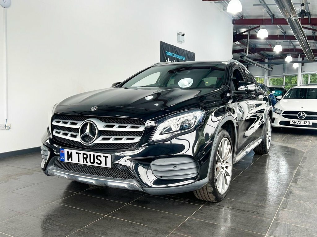 Mercedes-Benz GLA Class 1.6L Amg Line Edition Black #3