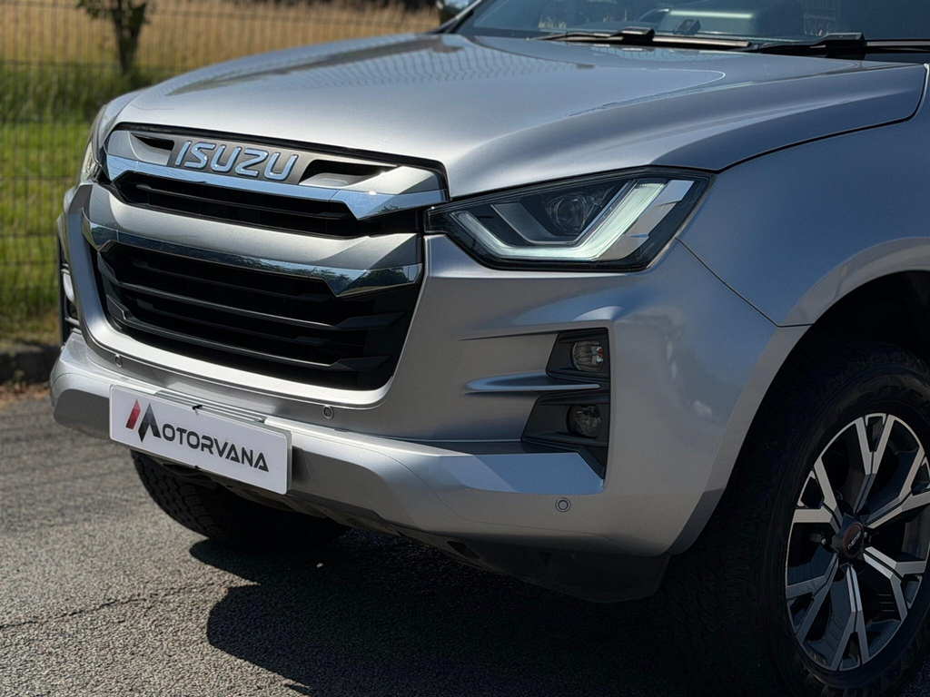 Isuzu D-Max V-cross Double Cab U2428 Ulez Red #11