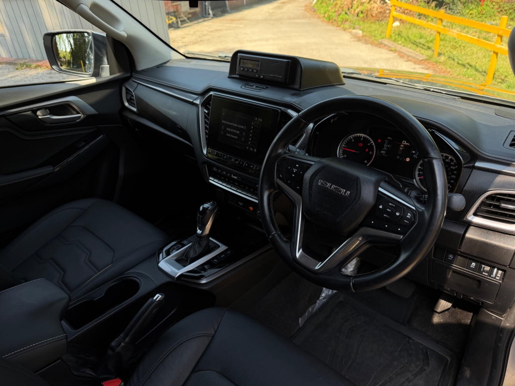 Isuzu D-Max V-cross Double Cab U2428 Ulez Red #43