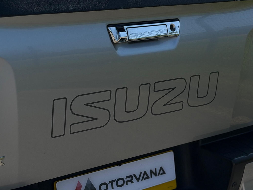 Isuzu D-Max V-cross Double Cab U2428 Ulez Red #70
