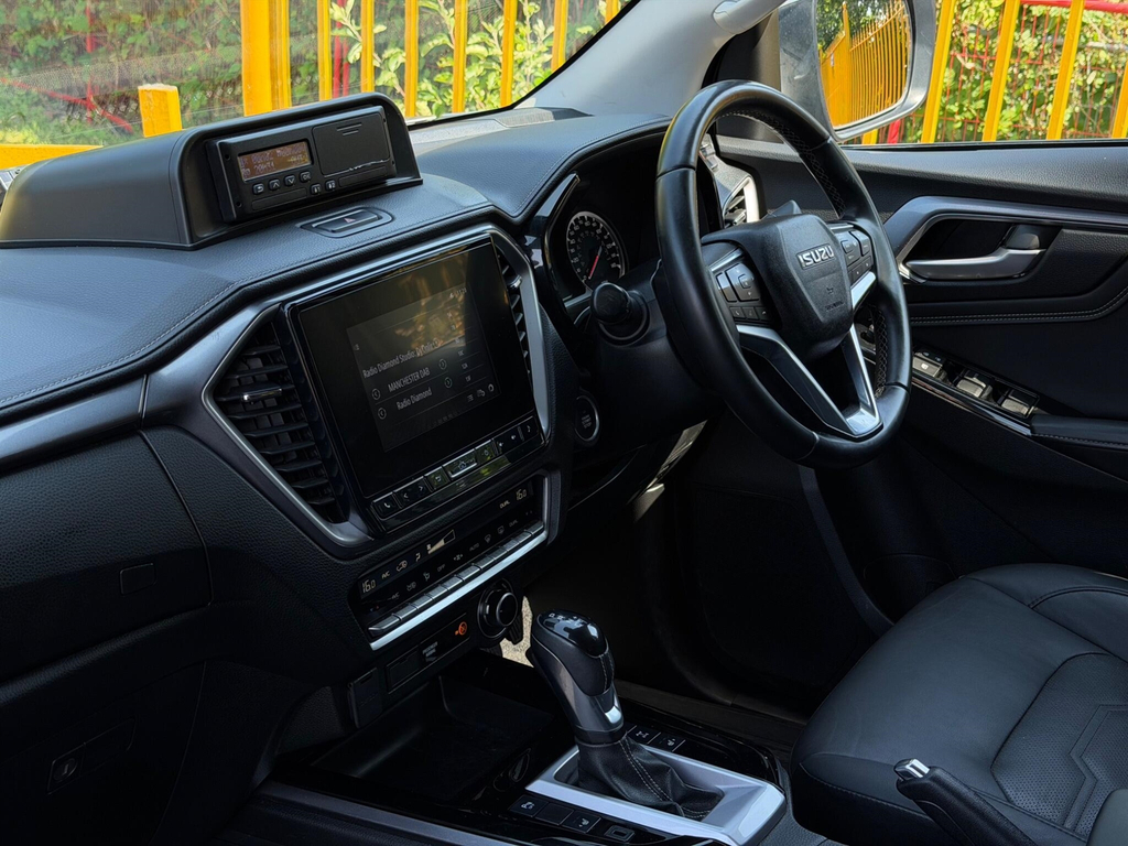 Isuzu D-Max V-cross Double Cab U2428 Ulez Red #47